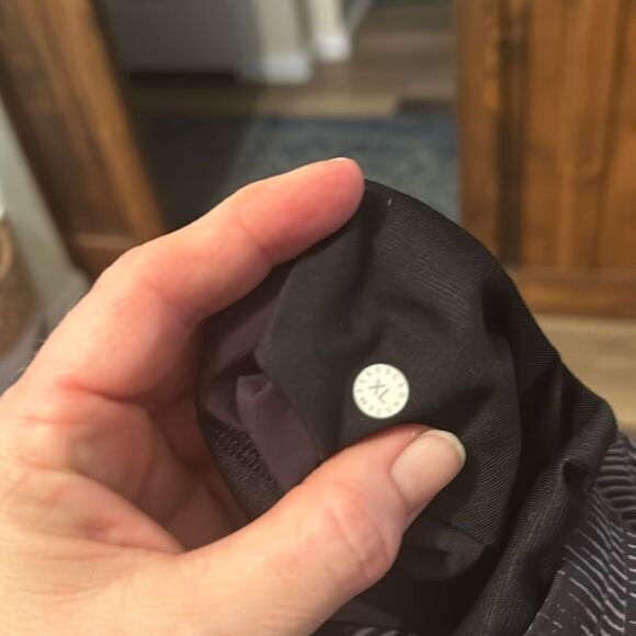 Lululemon T.H.E. Short 9" Linerless, Size XL - Picture 7 of 10